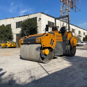 座驾压路机ST7000